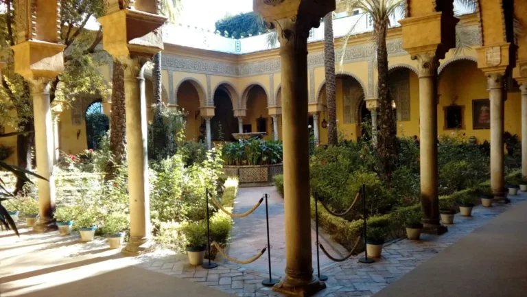 Visita guiada Palacio de Dueñas en privado Sevilla