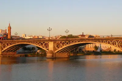 Triana y paseo en barco por el río