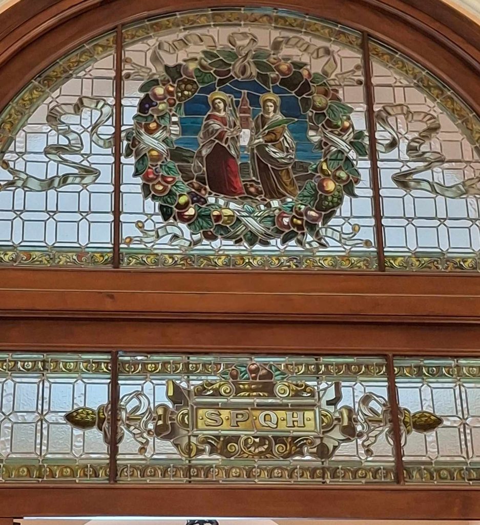 Vidriera policromada del Ayuntamiento de Sevilla